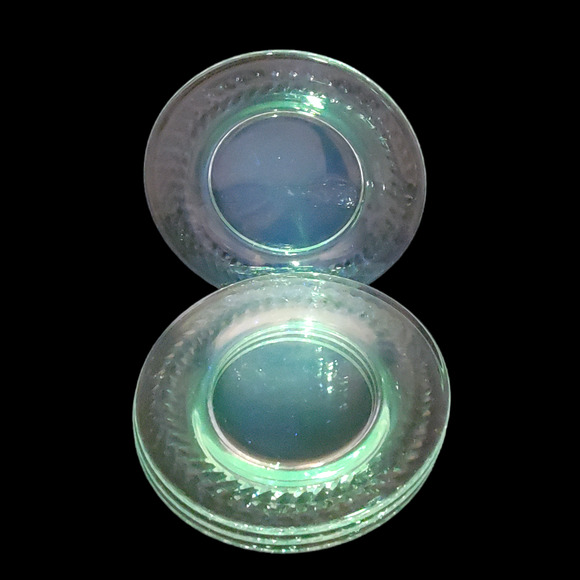 Leaf Rim 7 1/4" Dessert Salad Plates Glows Green with 365nm UV Light Lot of 4 - Picture 3 of 10